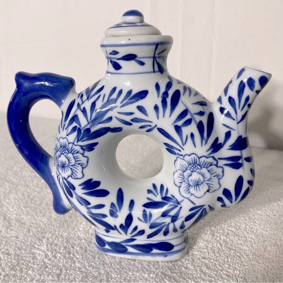 Vintage Blue White Ceramic Floral Donut Shaped Teapot - Picture 8 of 13